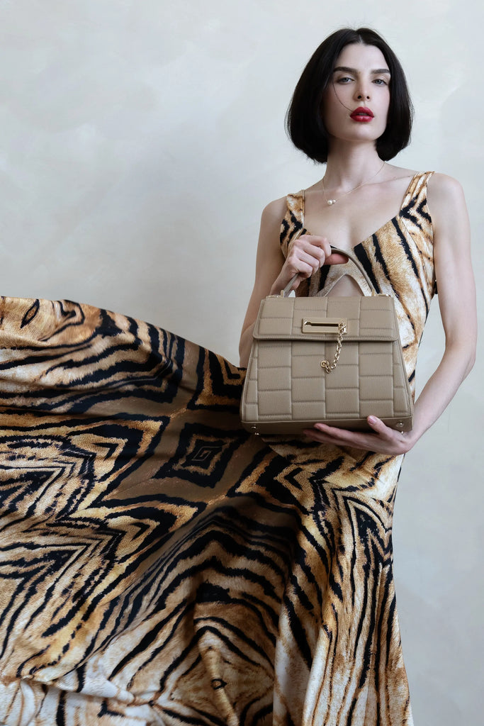 How to Organize a Messy Handbag: The Art of Order in Everyday Luxury
